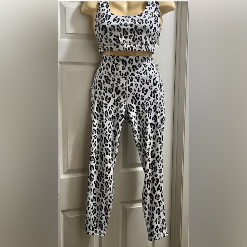 Fabletics  Purelux White Leopard Print“The Oasis” Leggings & Reversible Top XL